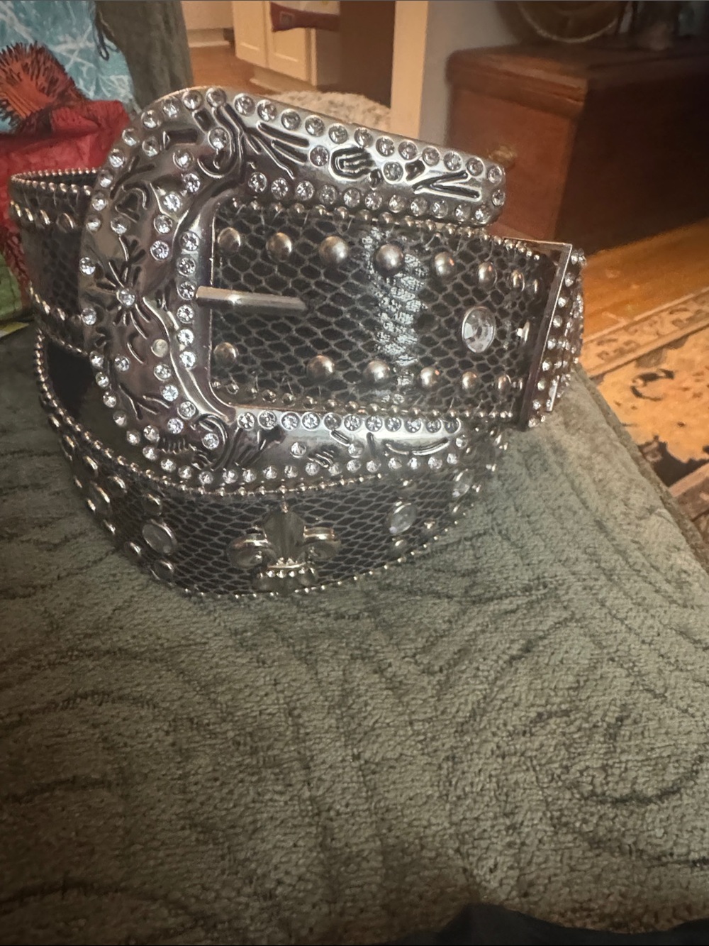 Source Unknown Black Snake-Texture Metallic Belt with Rhinestone Fleur Buckle